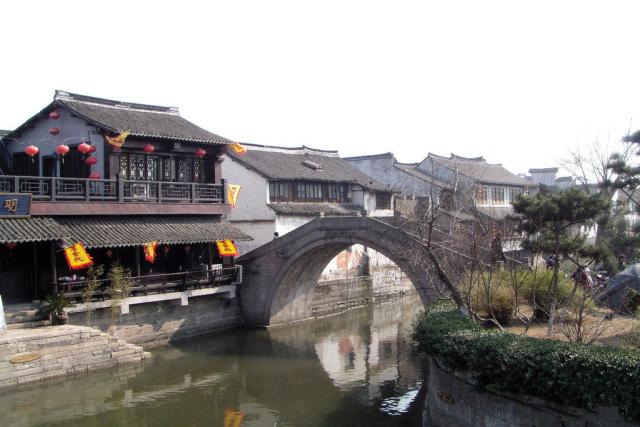 草莓小镇迎来产销旺季